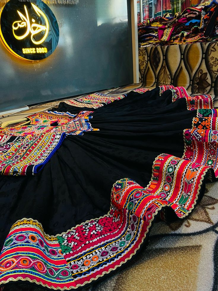 ✨ A timeless masterpiece of Afghan heritage ✨