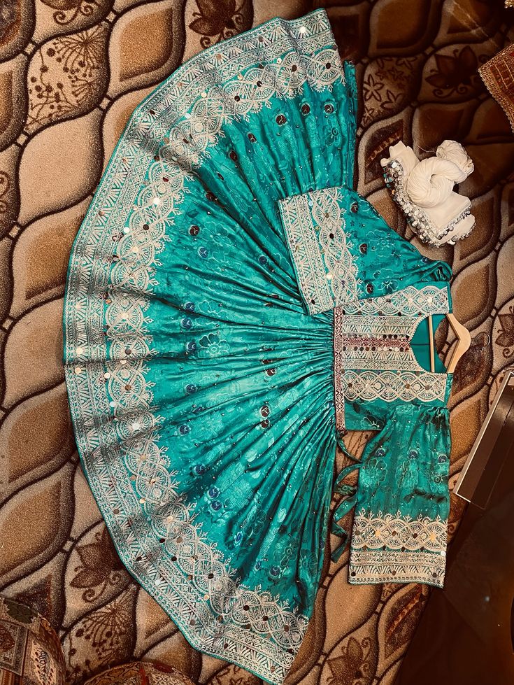 Emerald Gul e Bakhmal