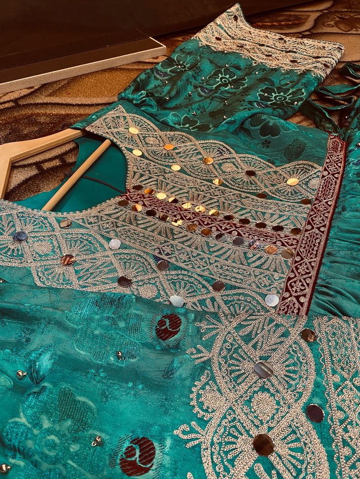 Emerald Gul e Bakhmal